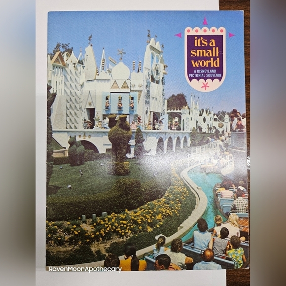 4 Walt Disney World /Disneyland Books - Picture 6 of 9